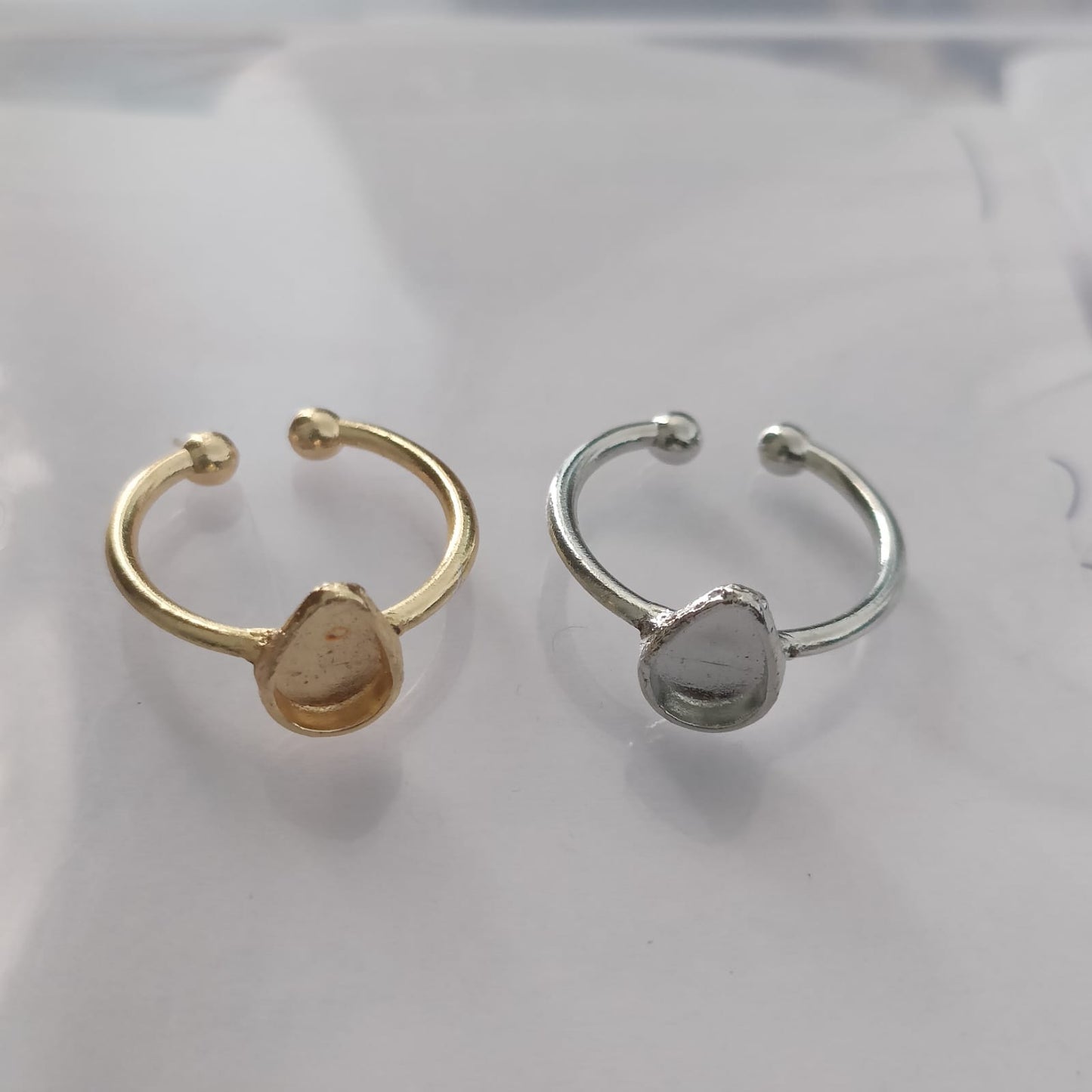 Drop-Shaped Bezel Ring
bezel ring
bezel ring for resin
resin art supplies
wholesale rein art supplies
resin art material