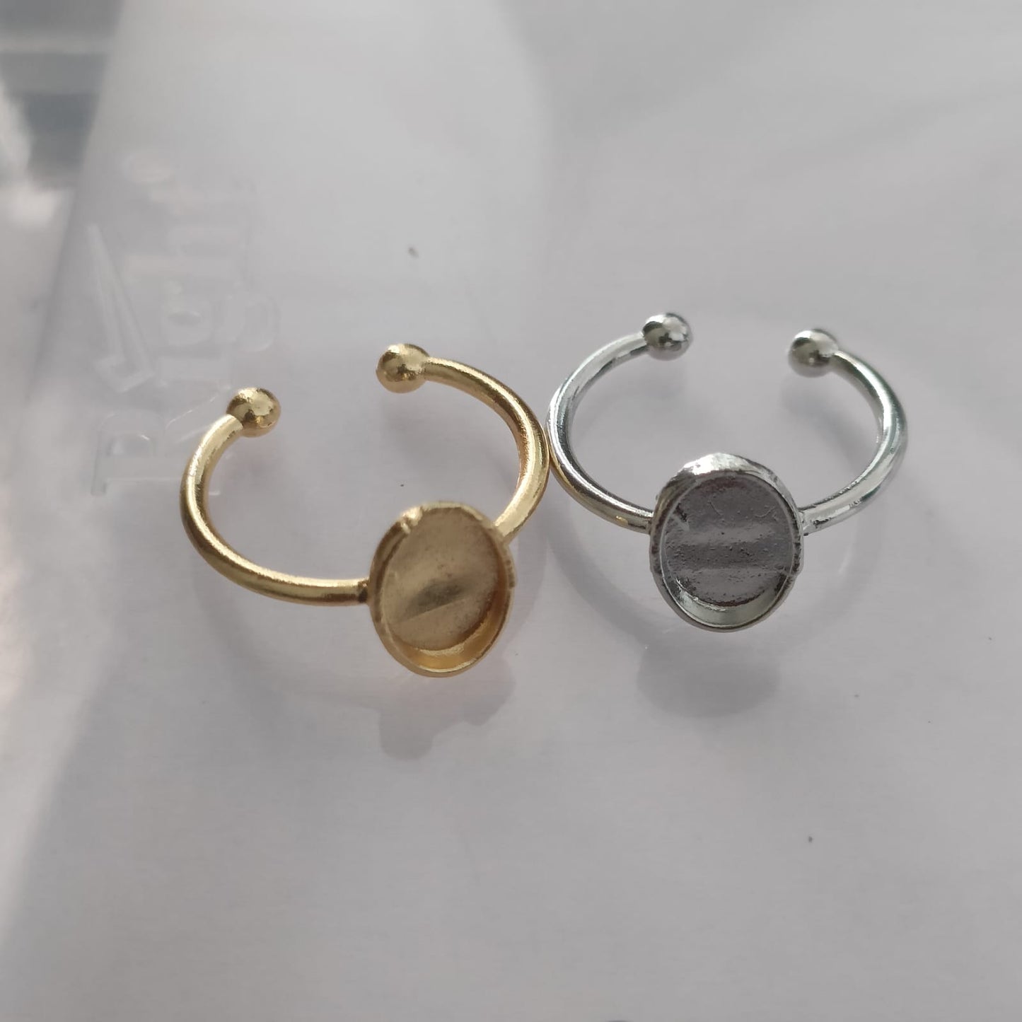 Oval-Shaped Bezel Ring
bezel ring
bezel ring for resin
resin art supplies
wholesale rein art supplies
resin art material