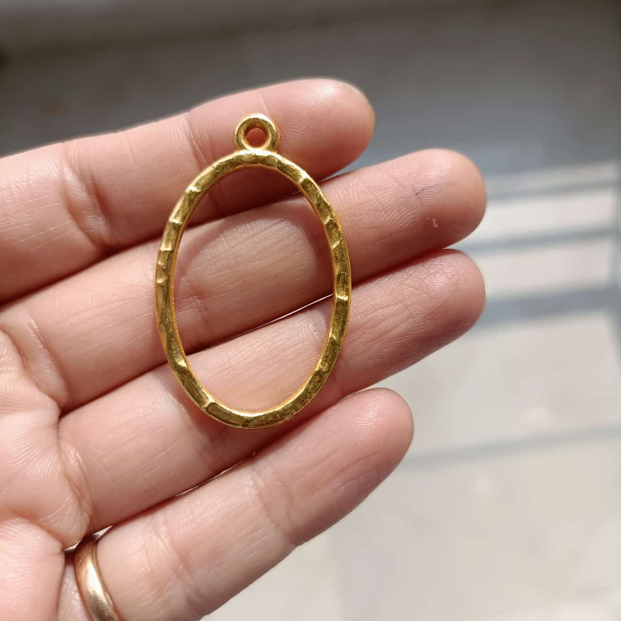 Oval Shape Texture Bezel
Resin bezel
insane craft supplies
bezel used in resin
pandent bezel for resin