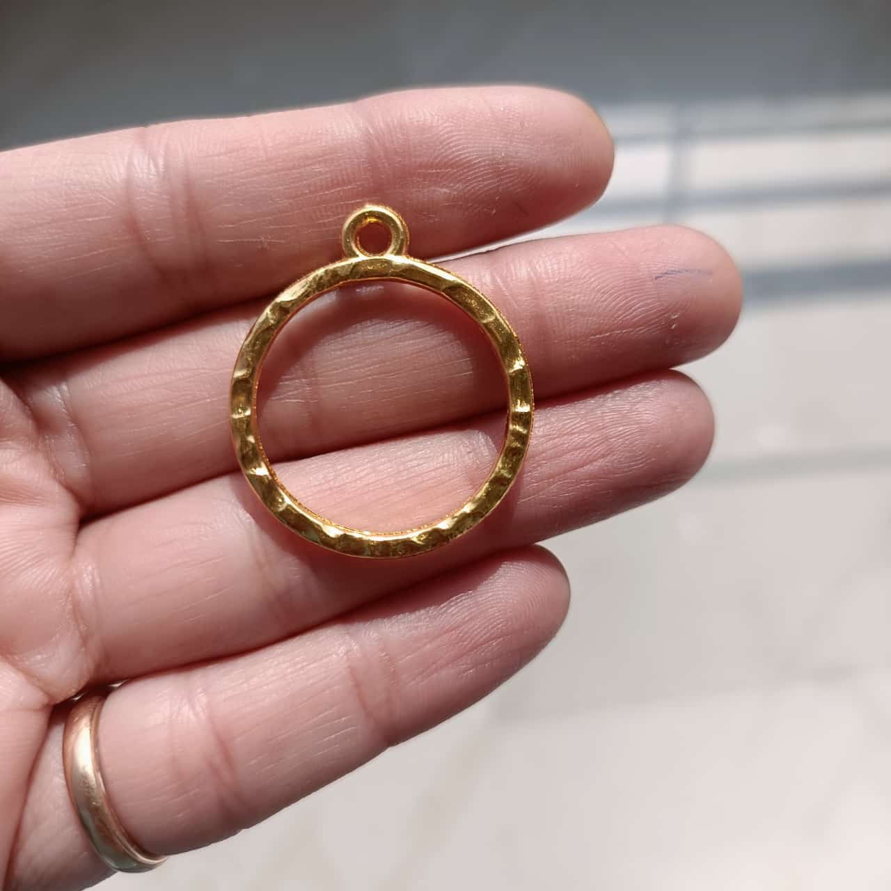 Round Shape Texture Bezel
Resin bezel
insane craft supplies
bezel used in resin
pandent bezel for resin