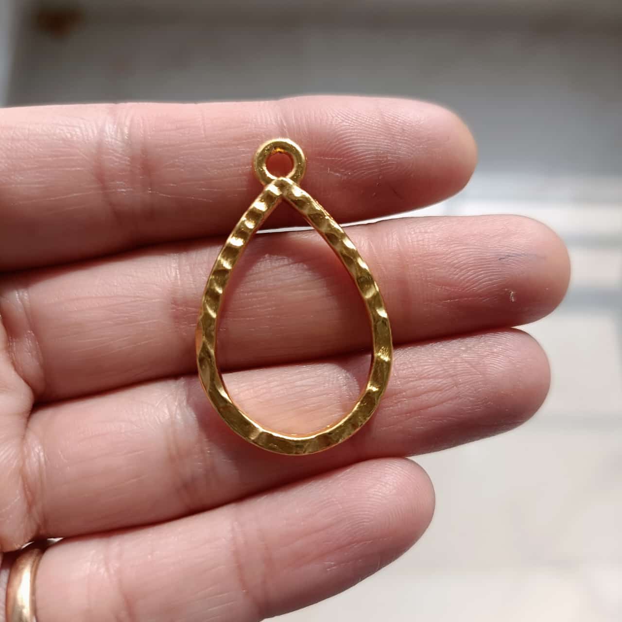 Drop Shape Texture Bezel