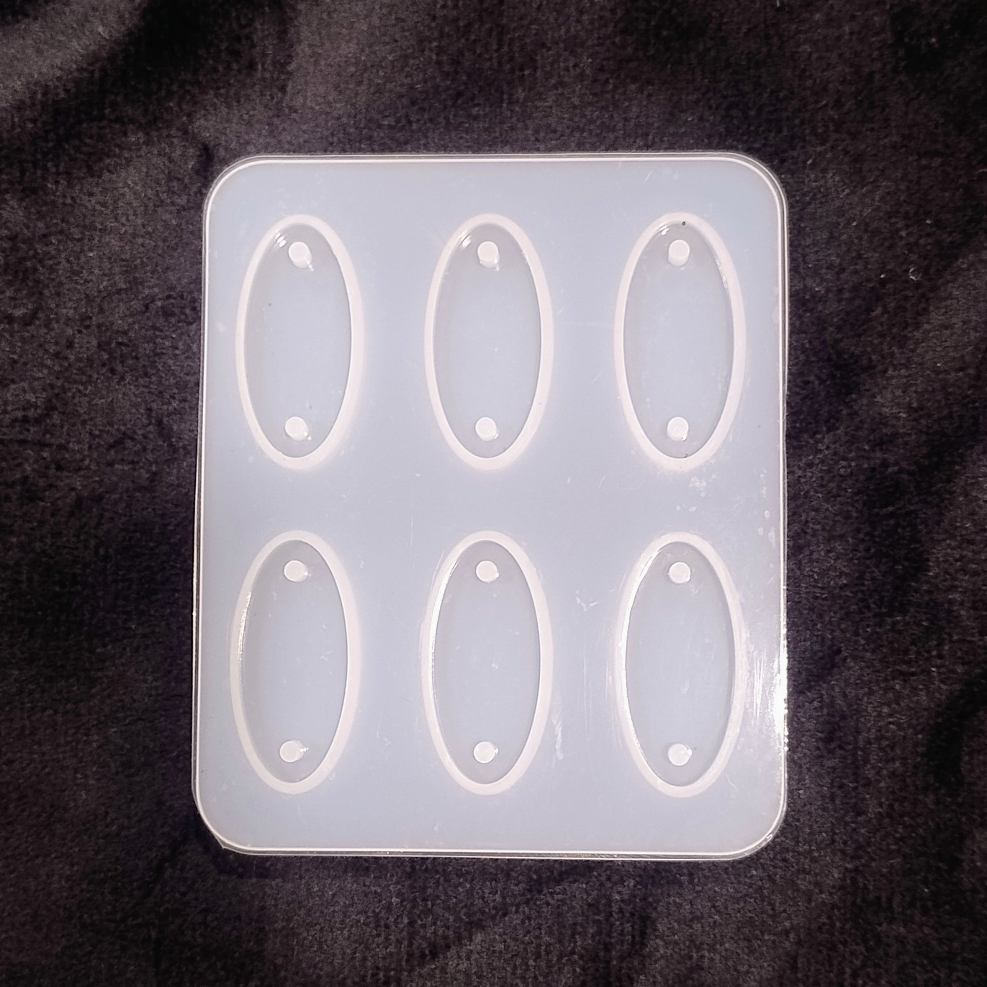 rakhi mould
6 Cavity Oval Rakhi Mould For Resin Art
rakhi mould for resin art