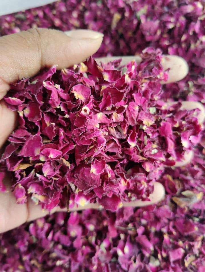 Dried rose petals 