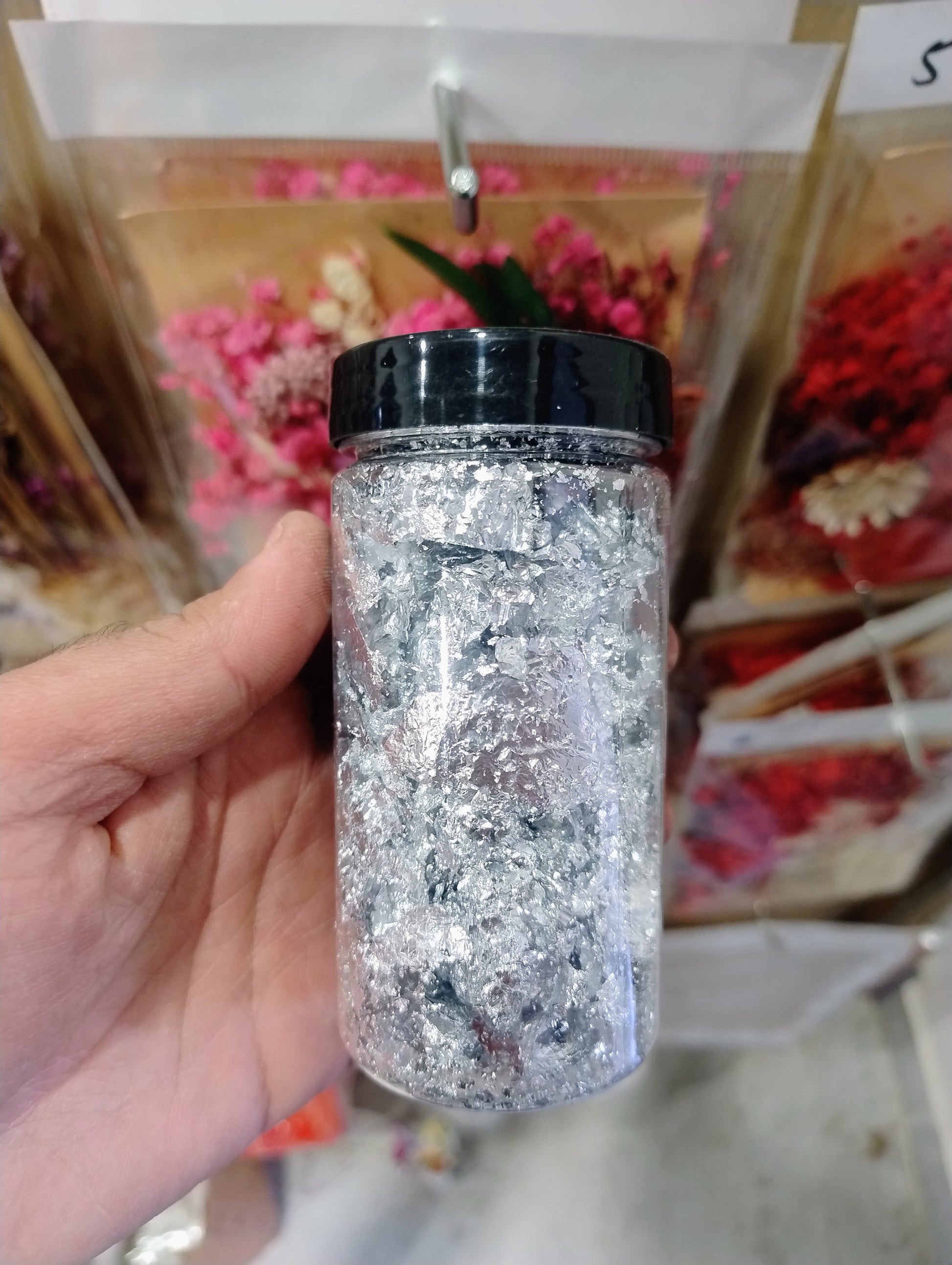 Silver flakes for candle
Candle flakes 
Flakes 
Flakes for candle making