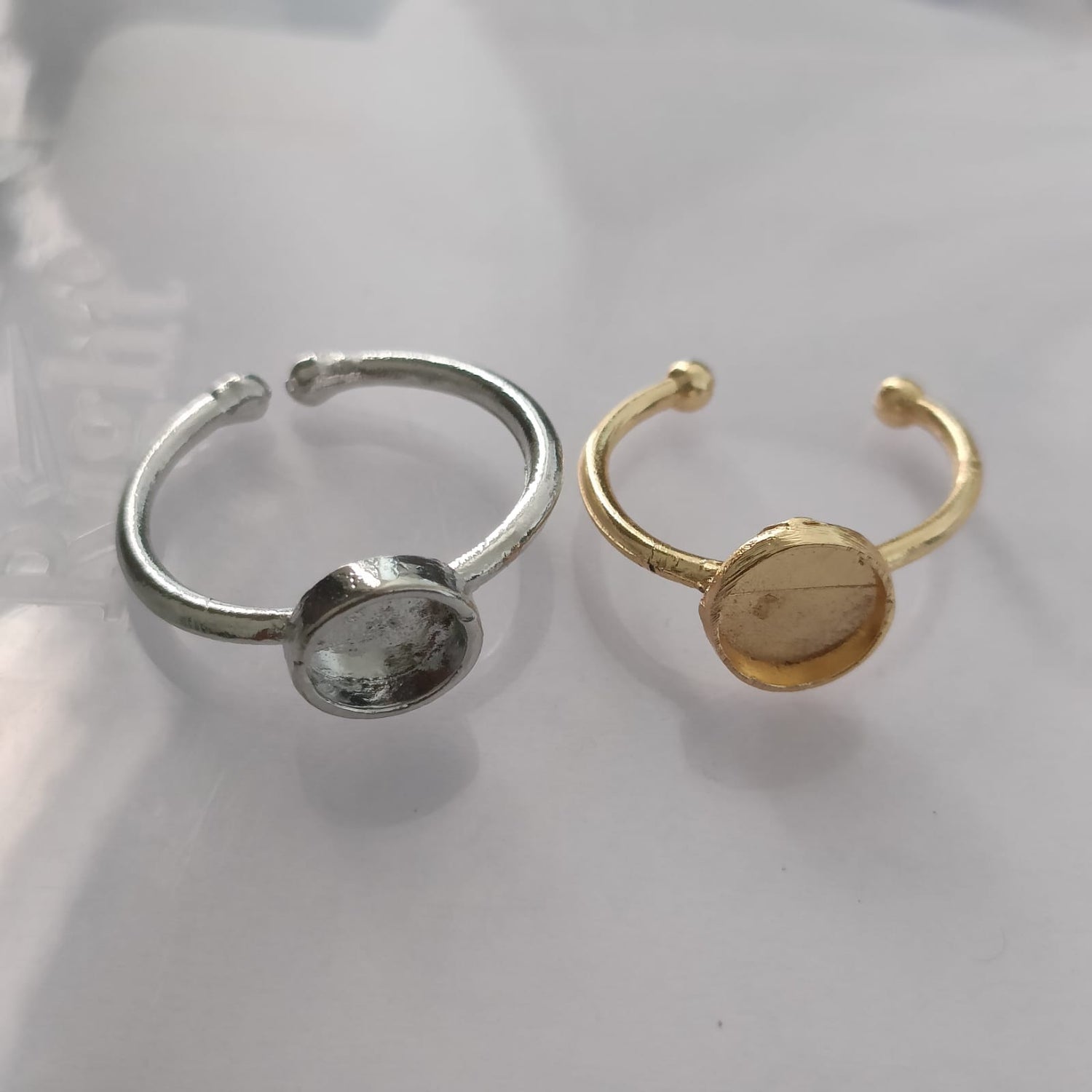 Small Round Shape Bezel Ring 
bezel ring
bezel ring for resin
resin art supplies
wholesale rein art supplies
resin art material
