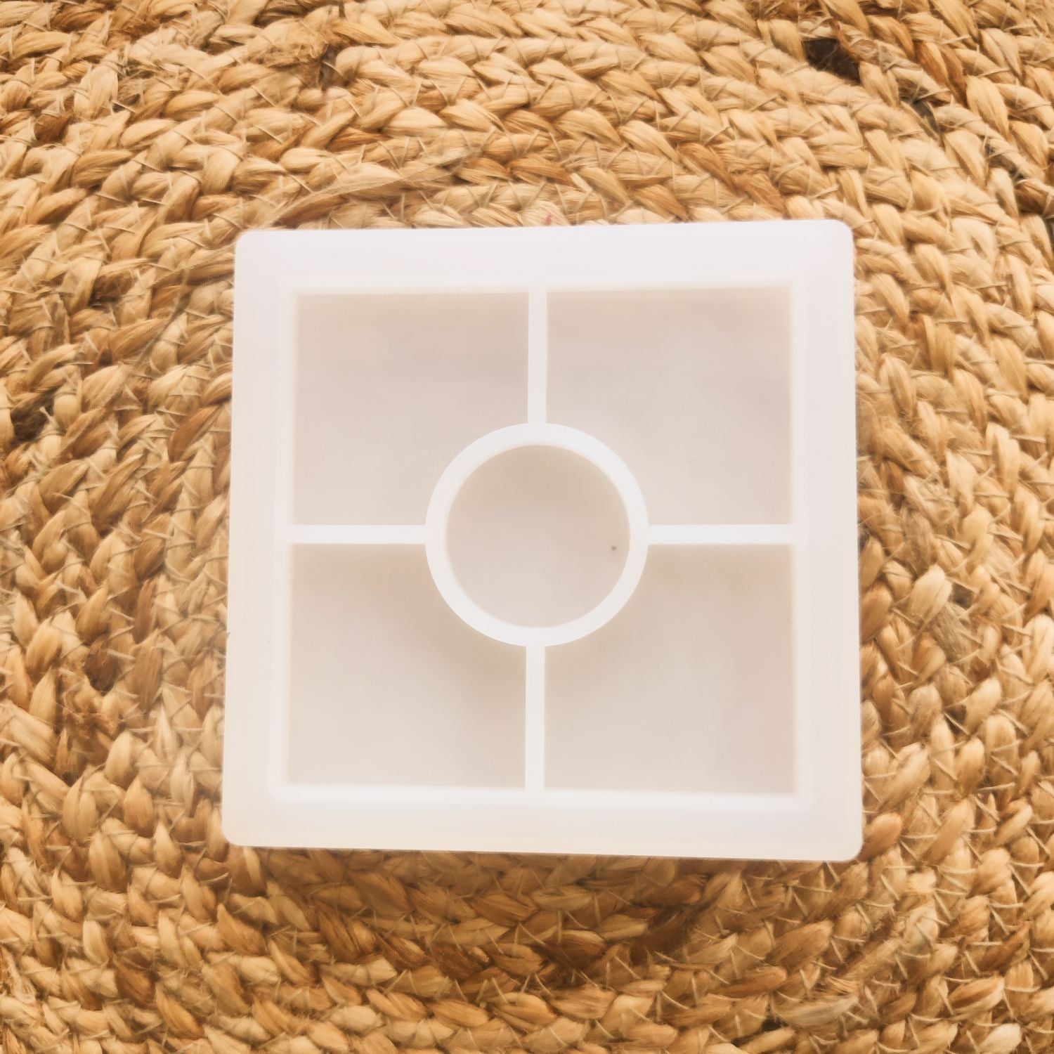 Square coaster with boundary mould